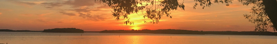 Solnedgång vid sjö